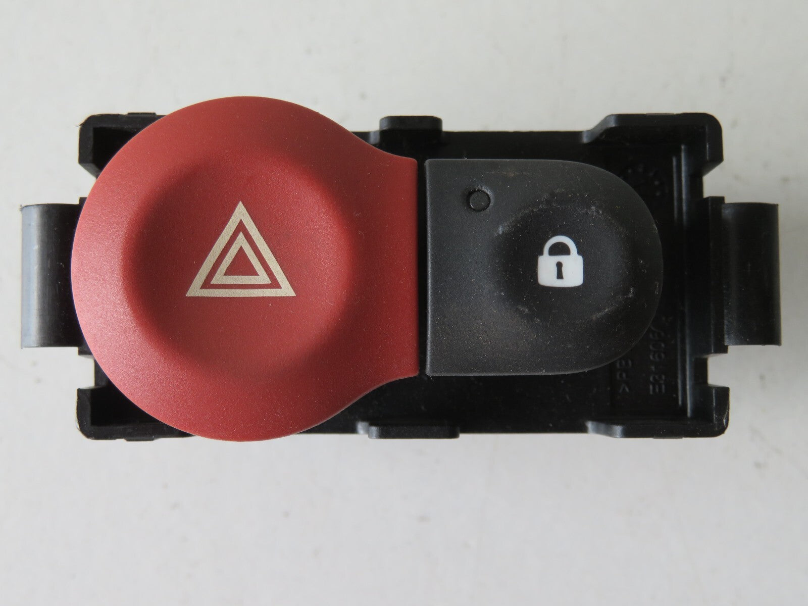 RENAULT TWINGO HAZARD SWITCH 2014-2017 AMS1558