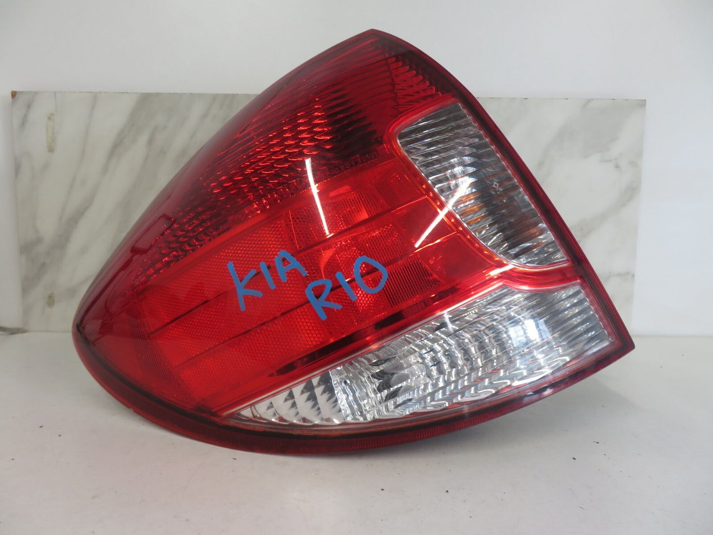 KIA RIO NS PASSENGER REAR TAIL LIGHT 2002-2005 BK1544