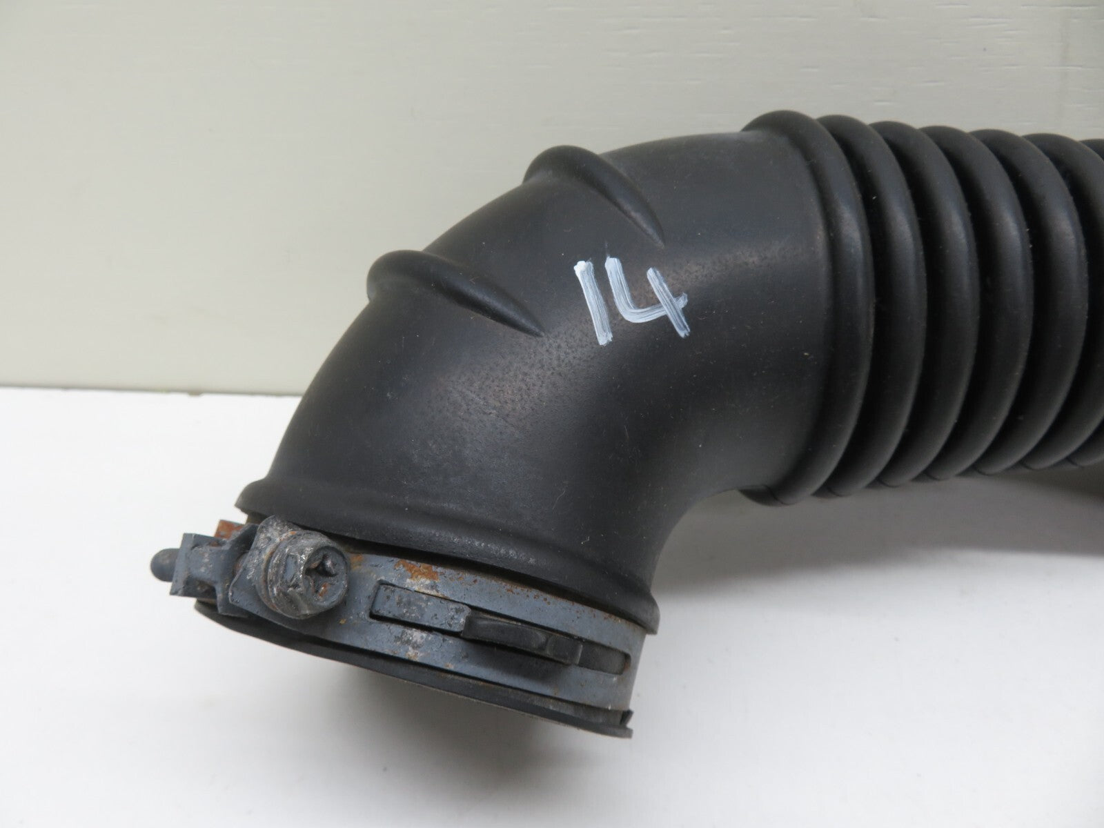 MAZDA CX7 AIR INTAKE PIPE R2AX13221 2008-2012 1414-14