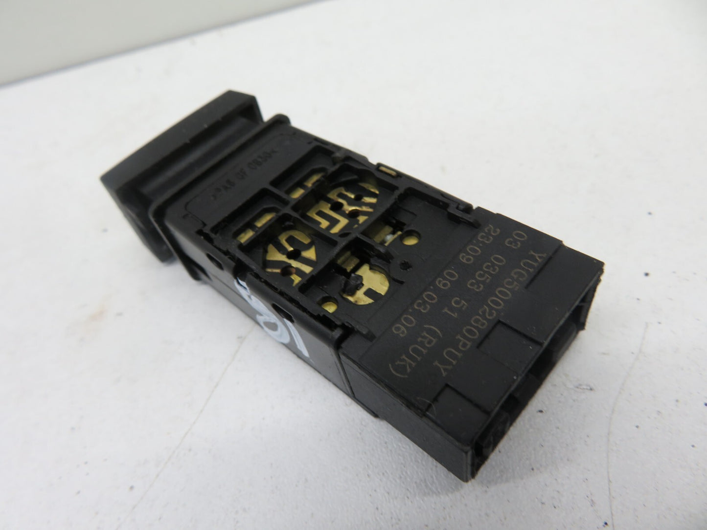 LAND ROVER FREELANDER 1 HEATED SEAT SWITCH YUG500280 2004-2006 1752-18