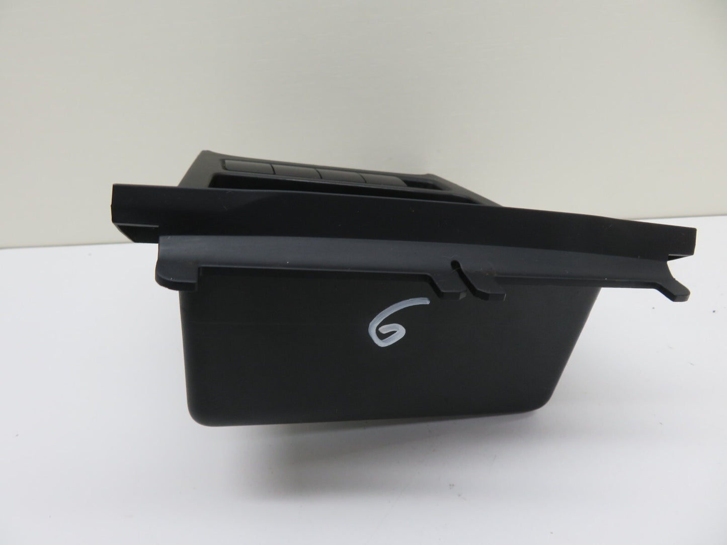 VOLKSWAGEN VW EOS 12V SOCKET STORAGE TRAY 5K0858329 2006-2010 1701-6