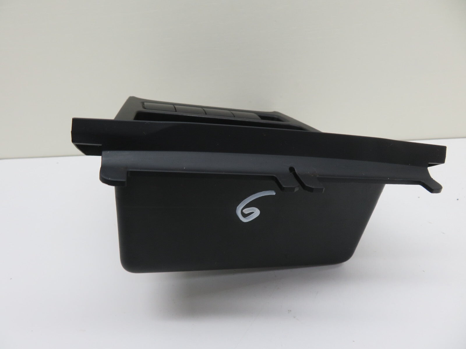 VOLKSWAGEN VW EOS 12V SOCKET STORAGE TRAY 5K0858329 2006-2010 1701-6