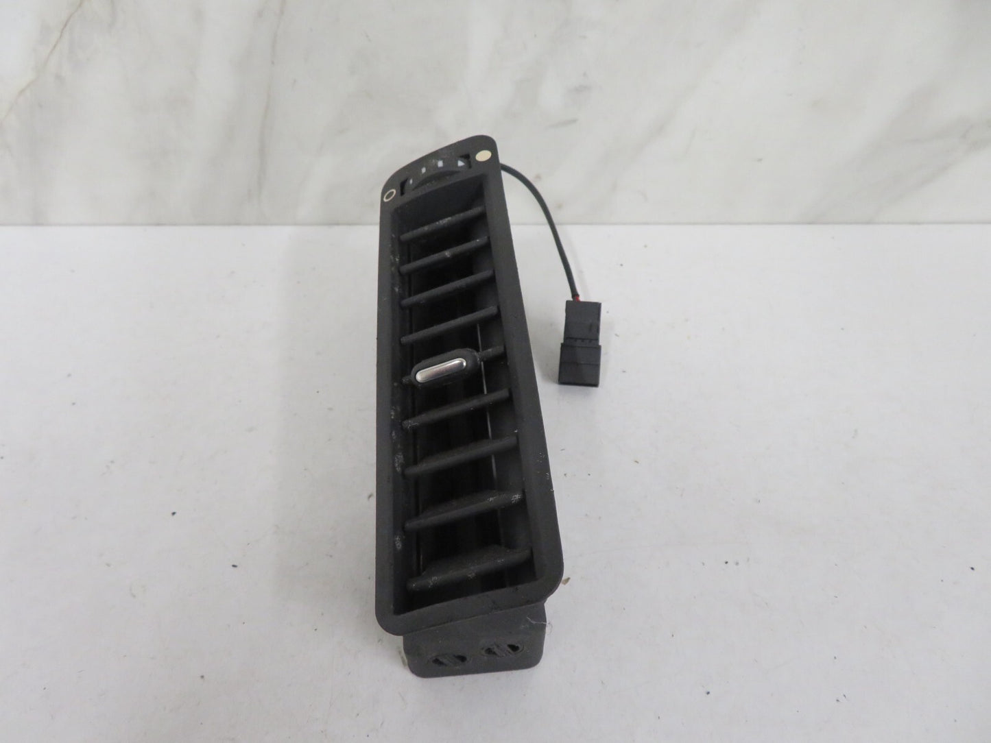 AUDI A8 D2 OSR REAR AIR VENT 4D0819704K 1998-2002 A1652-16