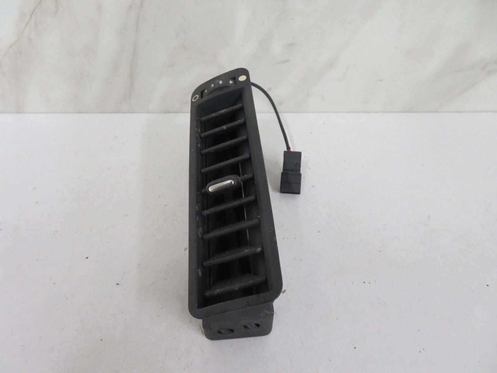 AUDI A8 D2 OSR REAR AIR VENT 4D0819704K 1998-2002 A1652-16