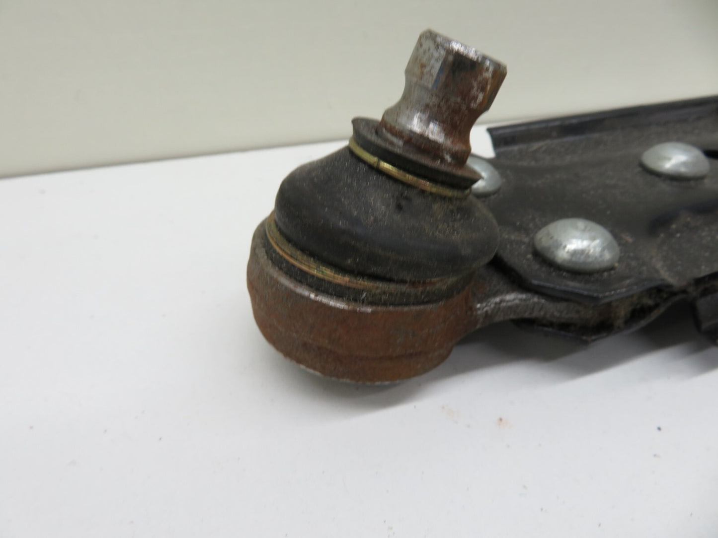 NS PASSENGER FRONT LOWER CONTROL ARM FOR FORD FIESTA 1994-1996 BSJ1429S