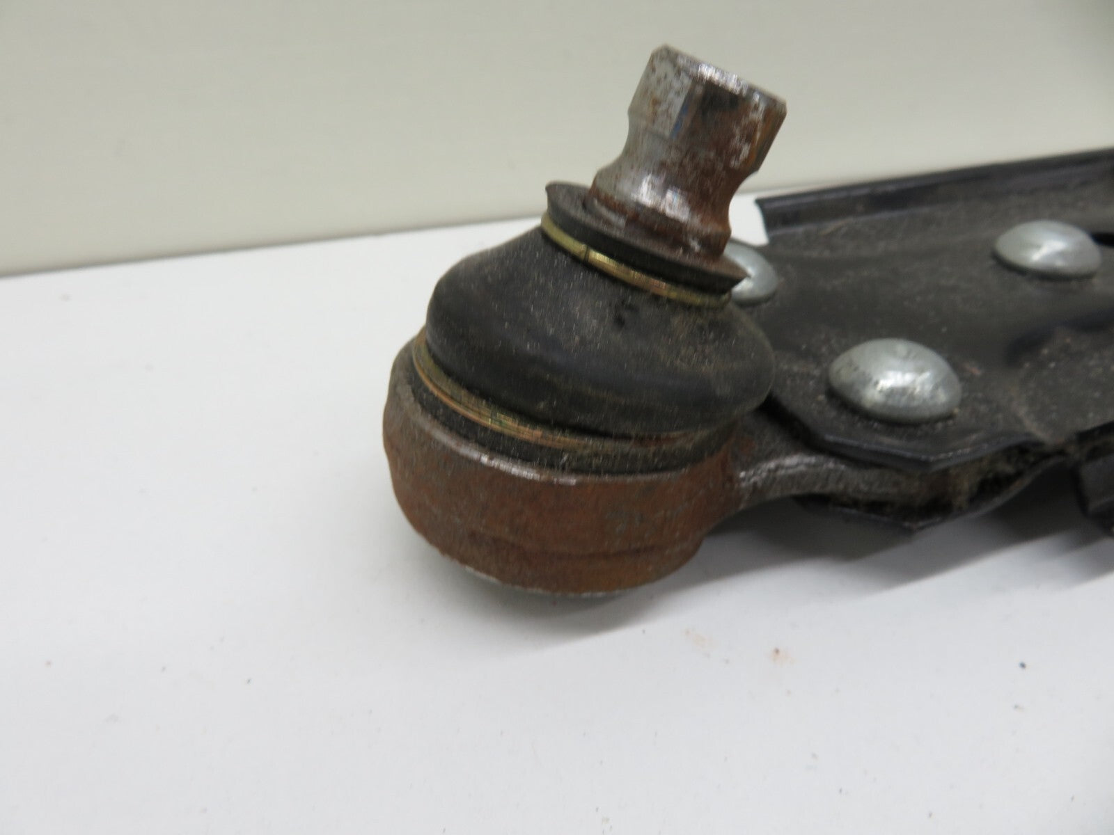 NS PASSENGER FRONT LOWER CONTROL ARM FOR FORD FIESTA 1994-1996 BSJ1429S