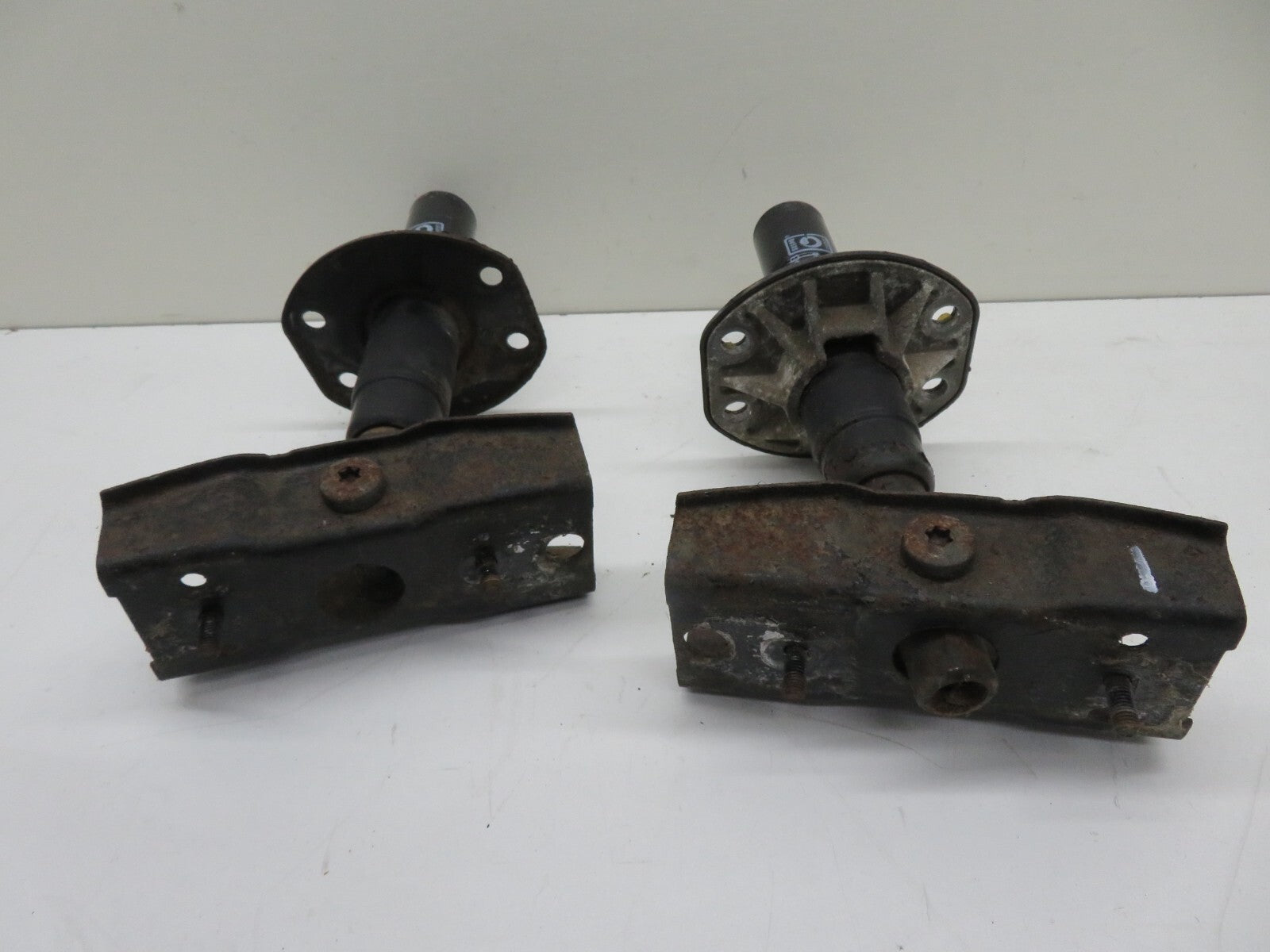 BMW E36 3 SERIES FRONT BUMPER SHOCKS 8119258 PAIR 1991-1998 1741-9