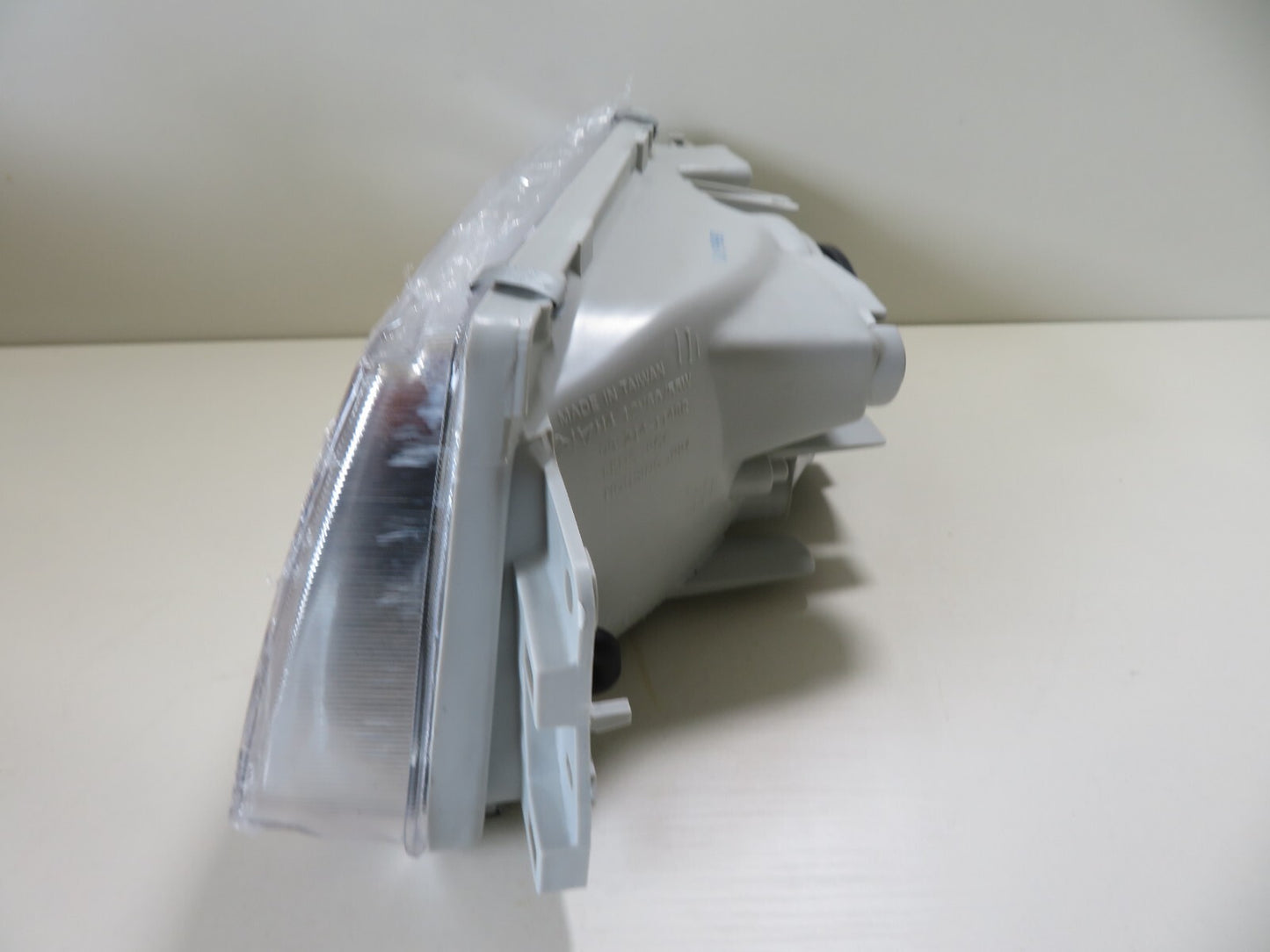 OS DRIVER RH HEADLIGHT FOR LIGHT FOR MITSUBISHI LANCER DEPO 214-1148R-LD-E 95-03