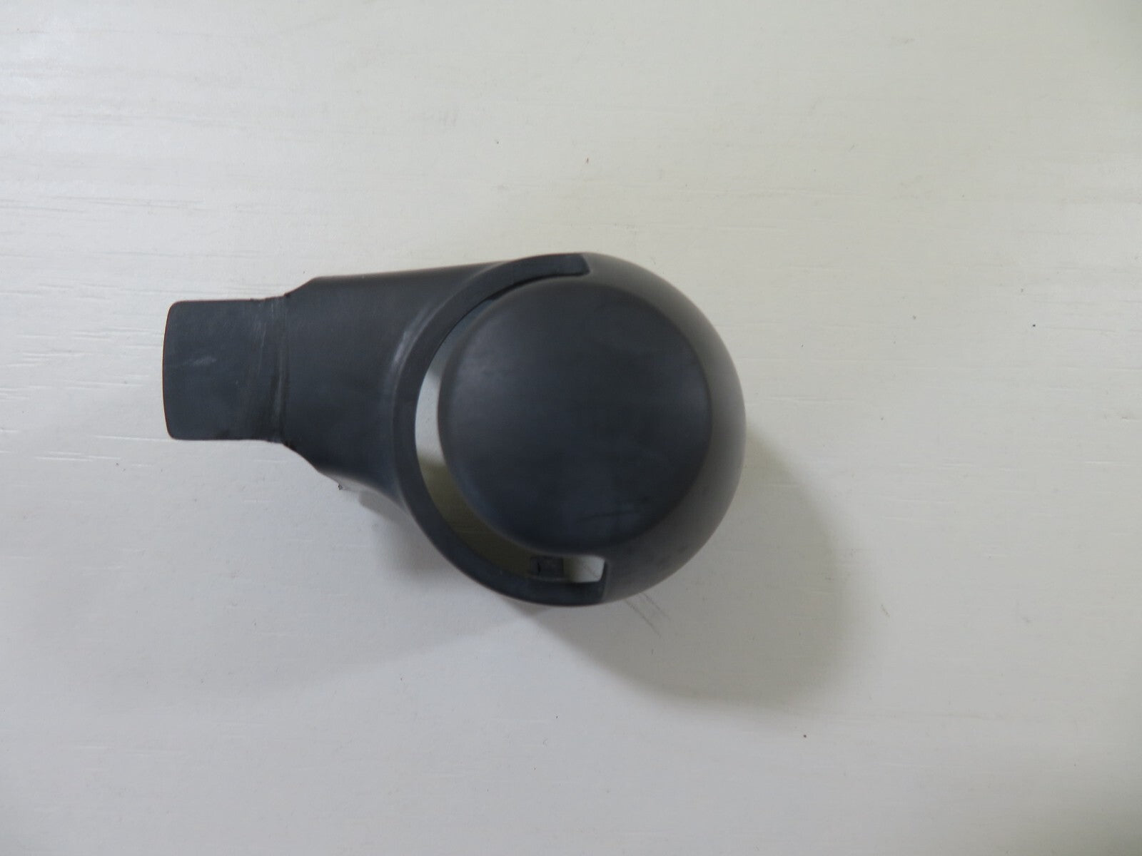 VOLKSWAGEN VW TOURAN REAR WIPER ARM BOLT COVER 2003-2009 1014-18