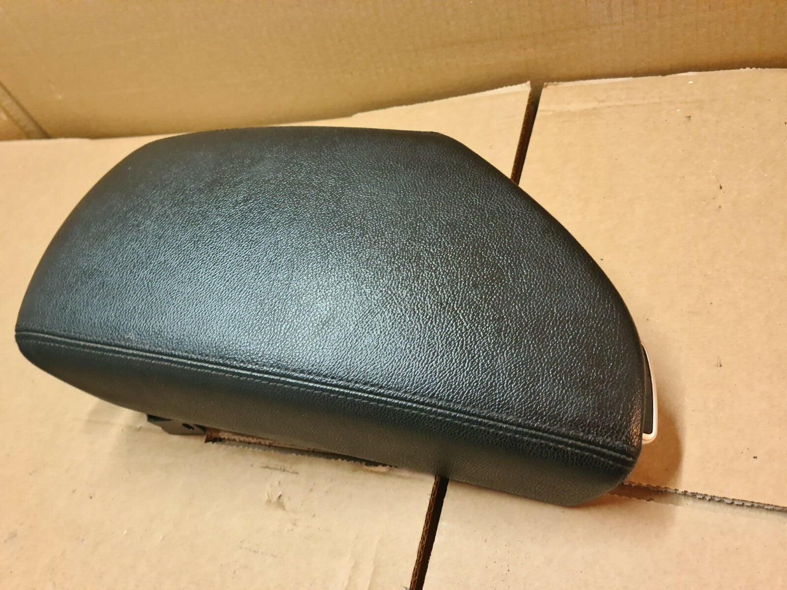 HYUNDAI I40 CENTRE ARM REST 2012-2015