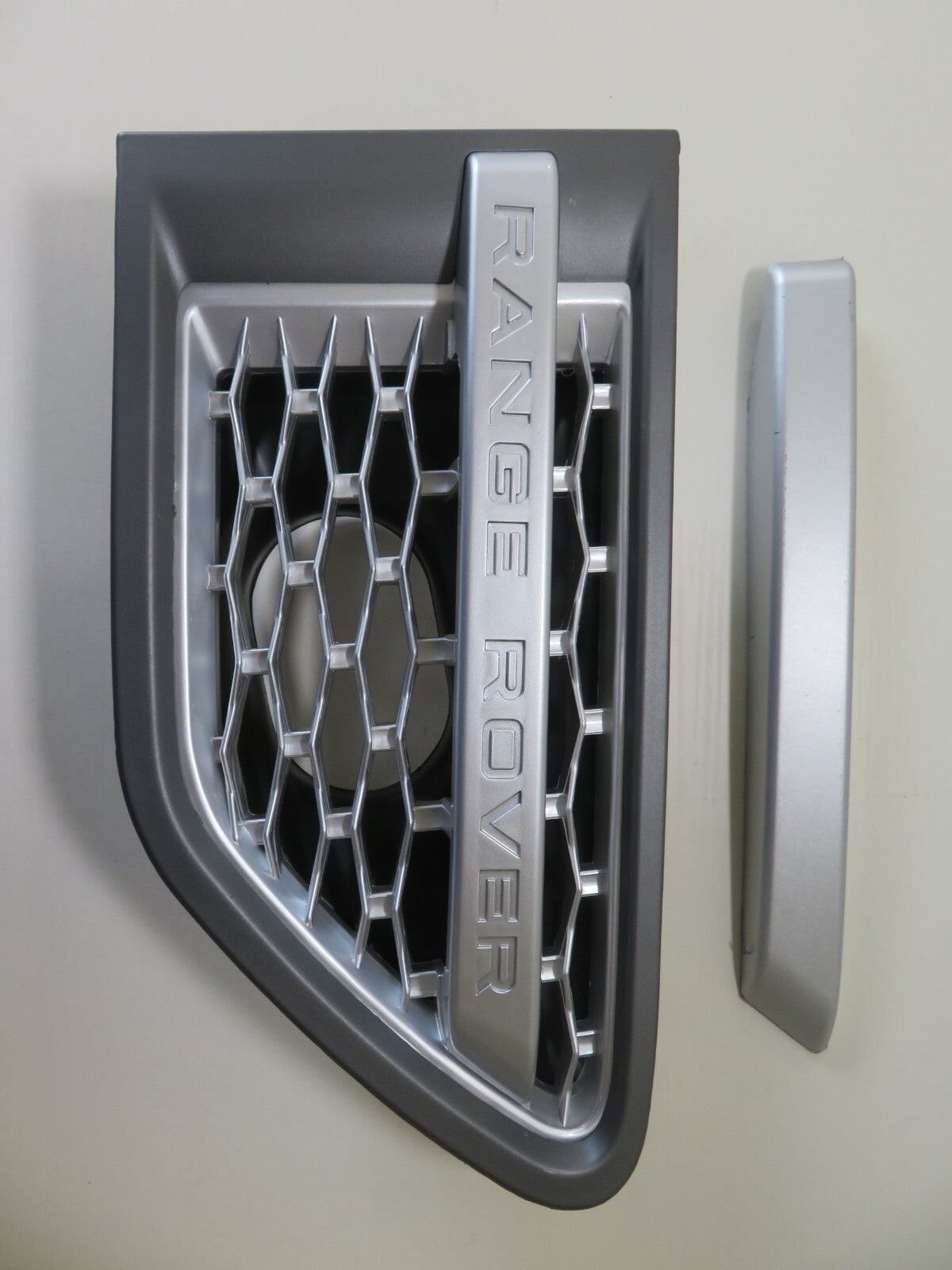 DRIVER FRONT RIGHT SIDE VENT GRILLE FOR RANGE ROVER SPORT L320 LR8021413 09-13