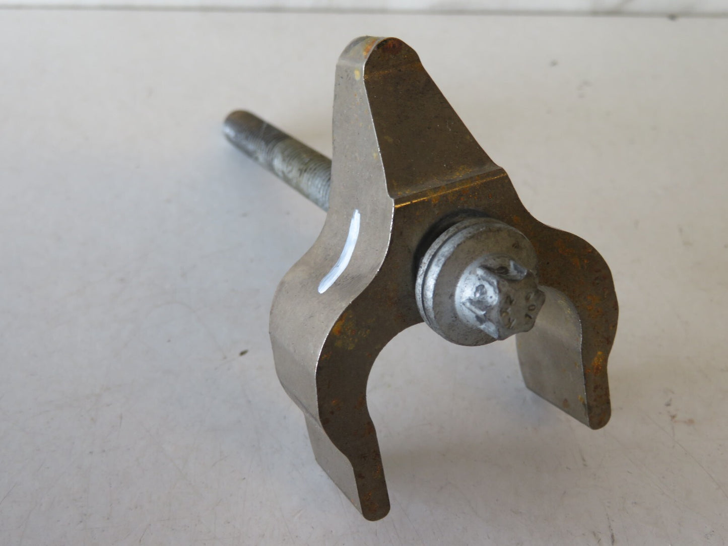 BMW 1 SERIES F20 116D FUEL INJECTOR CLAMP WITH BOLT 2012-2018 AMS1310-1