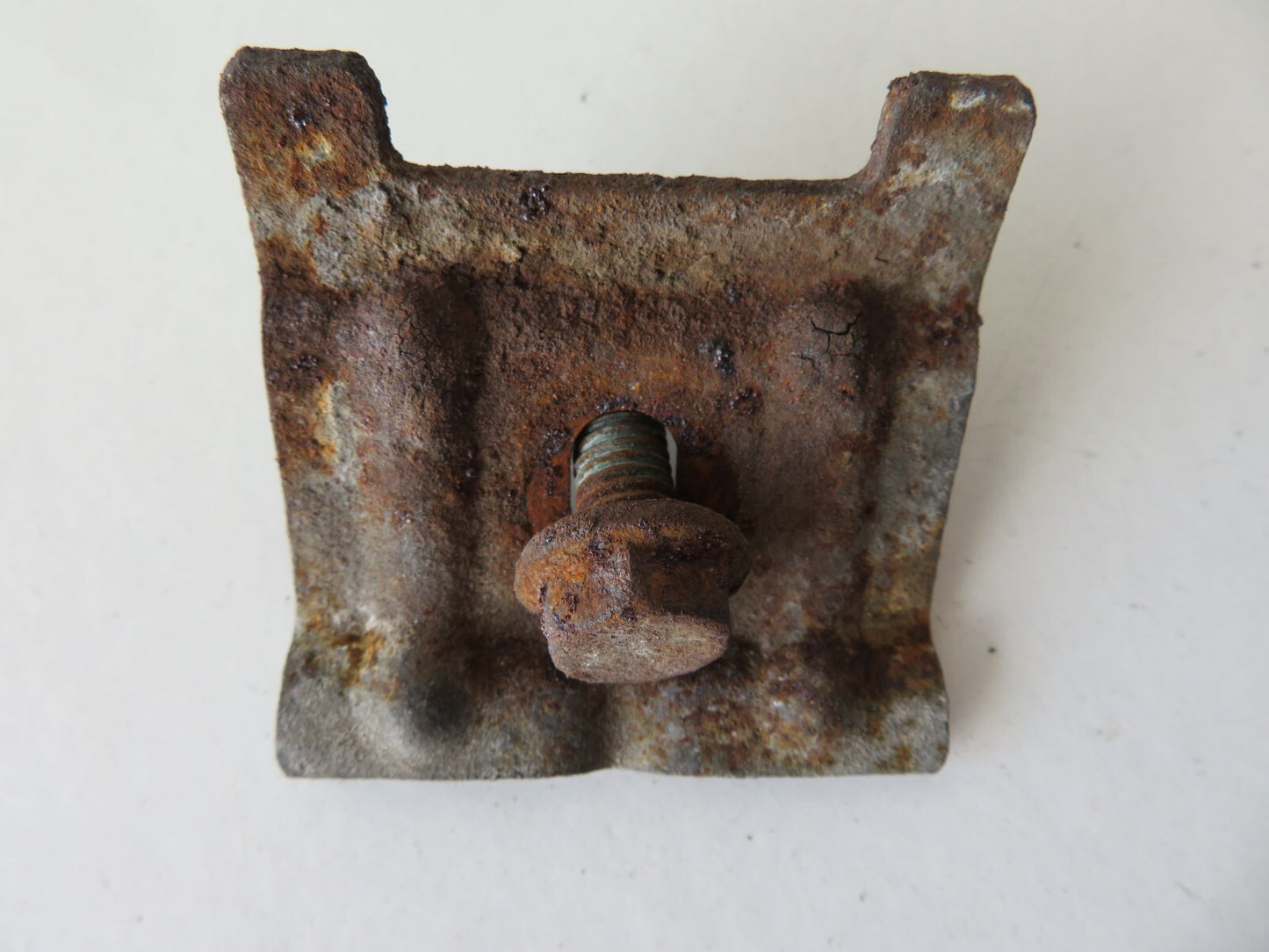 VOLKSWAGEN VW BORA BATTERY CLAMP WITH BOLT 1999-2004 WG18