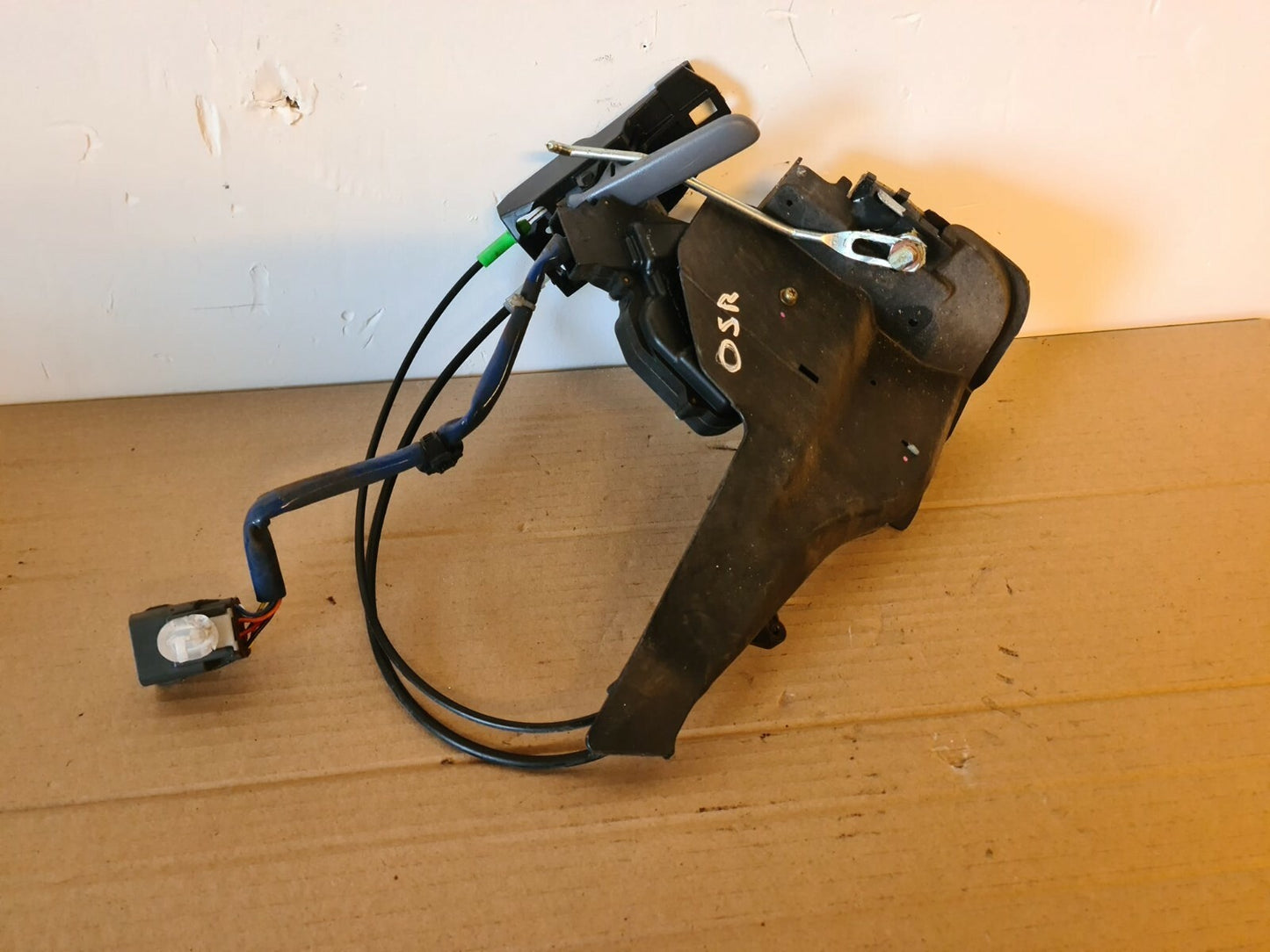 TOYOTA RAV 4 OSR DOOR LOCK CATCH 2000-2004 035DR