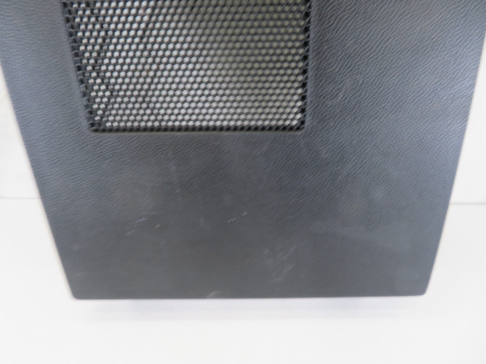 MAZDA 5 MPV REAR BOOT ACCESS TRIM C235688V0 2005-2010 A1320-3