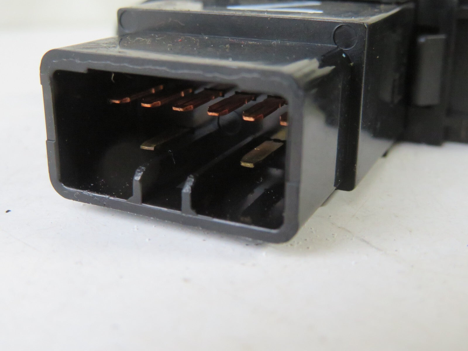 KIA CARENS HAZARD SWITCH 2002-2006 A1607-7