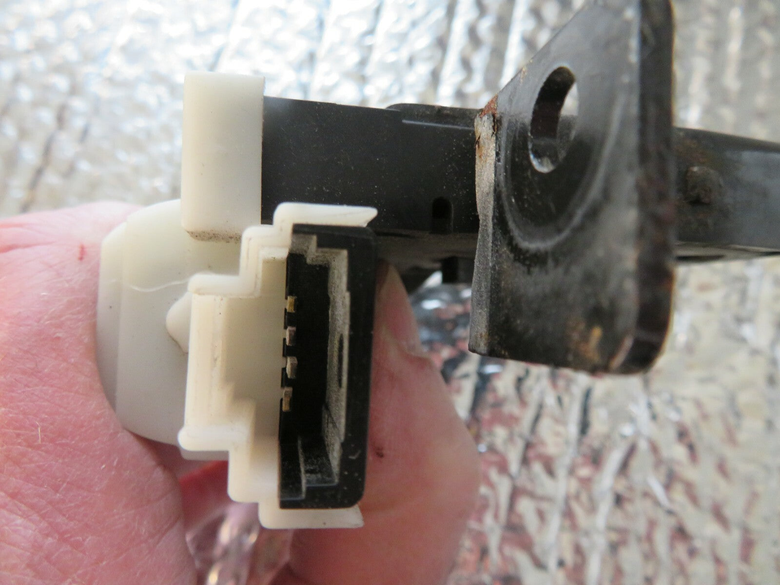 RENAULT SCENIC MK2 TAILGATE BOOT LOCK CATCH 2002-2008