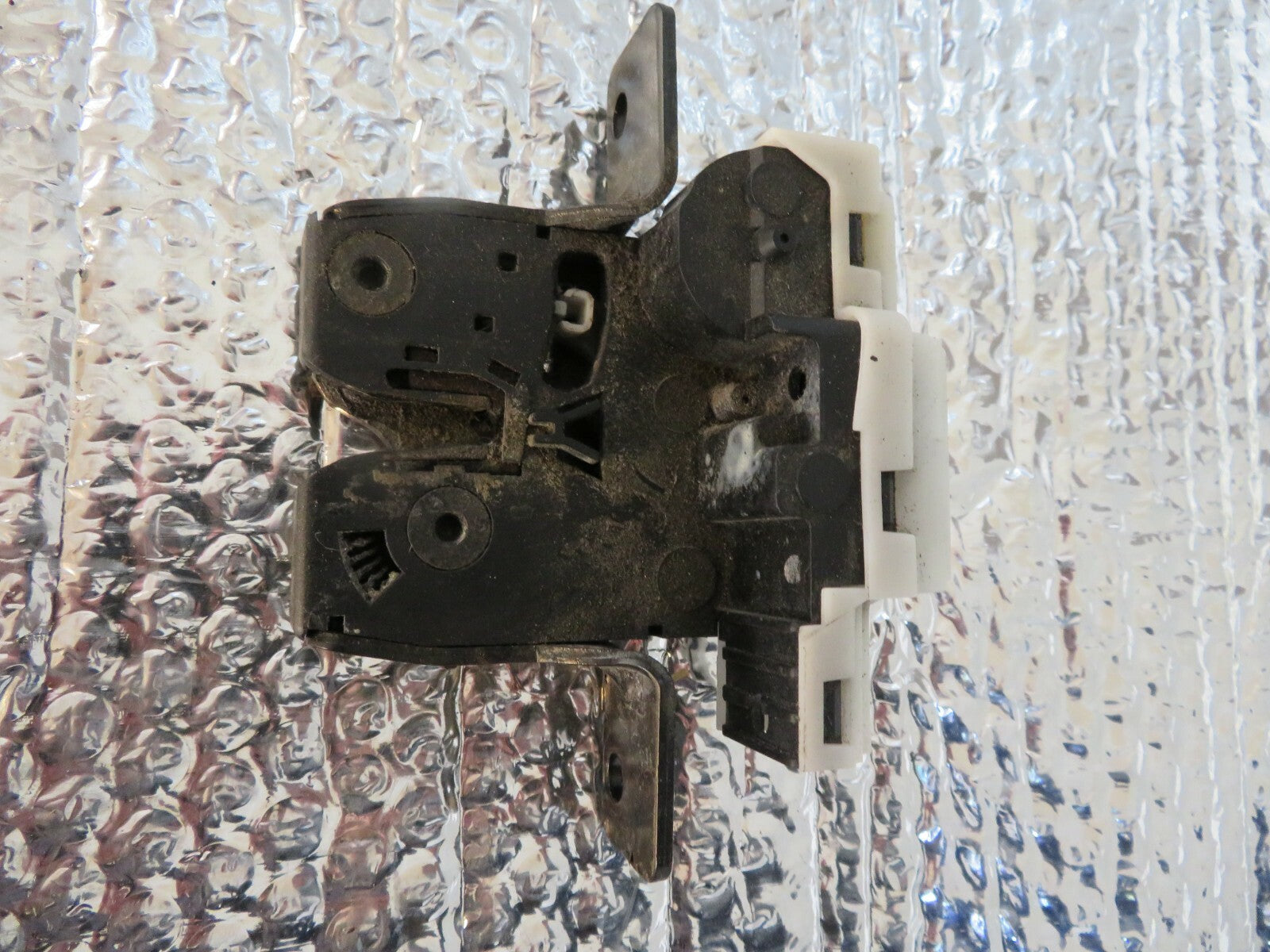 RENAULT SCENIC MK2 TAILGATE BOOT LOCK CATCH 2002-2008