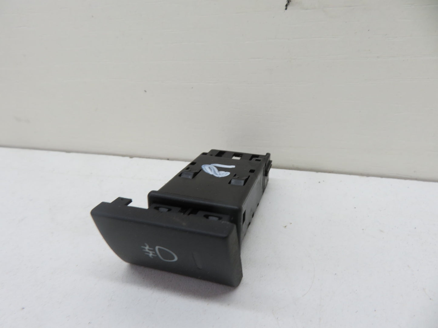 LAND ROVER FREELANDER 1 REAR FOG LIGHT SWITCH YUE500110PUY 2004-2006 1672-18