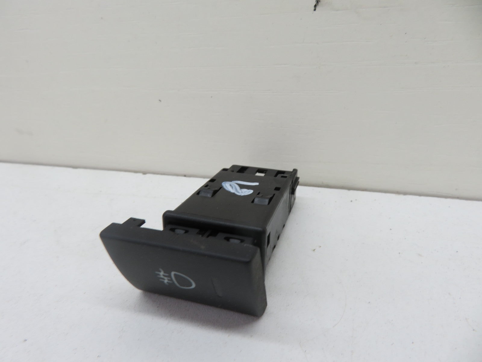 LAND ROVER FREELANDER 1 REAR FOG LIGHT SWITCH YUE500110PUY 2004-2006 1672-18