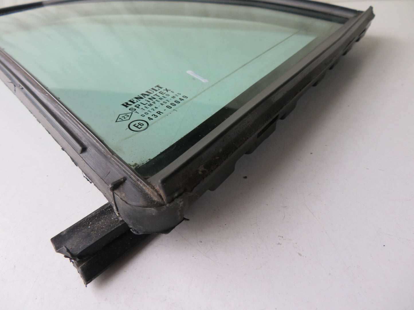 RENAULT LAGUNA ESTATE NSR QUARTER GLASS 2001-2005 A1504-1