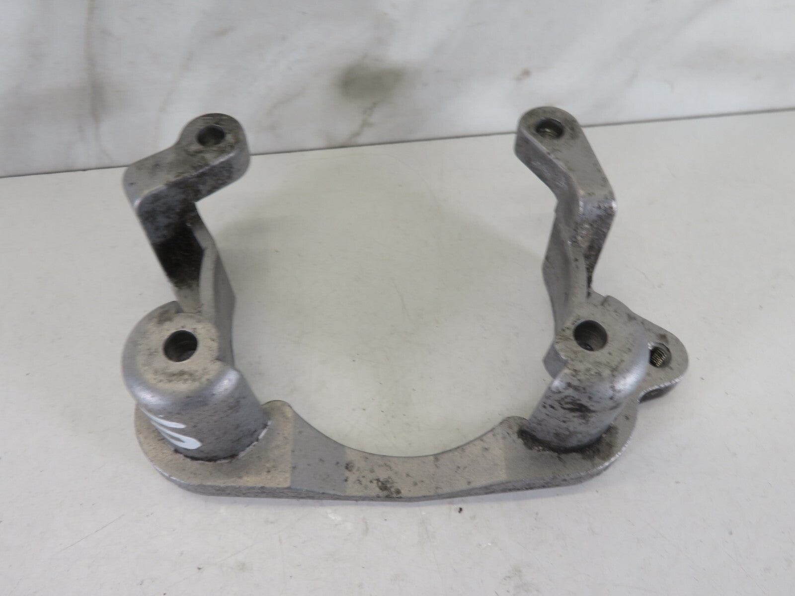 BMW 528I E39 THROTTLE BODY BRACKET 1995-2004 A1105-10