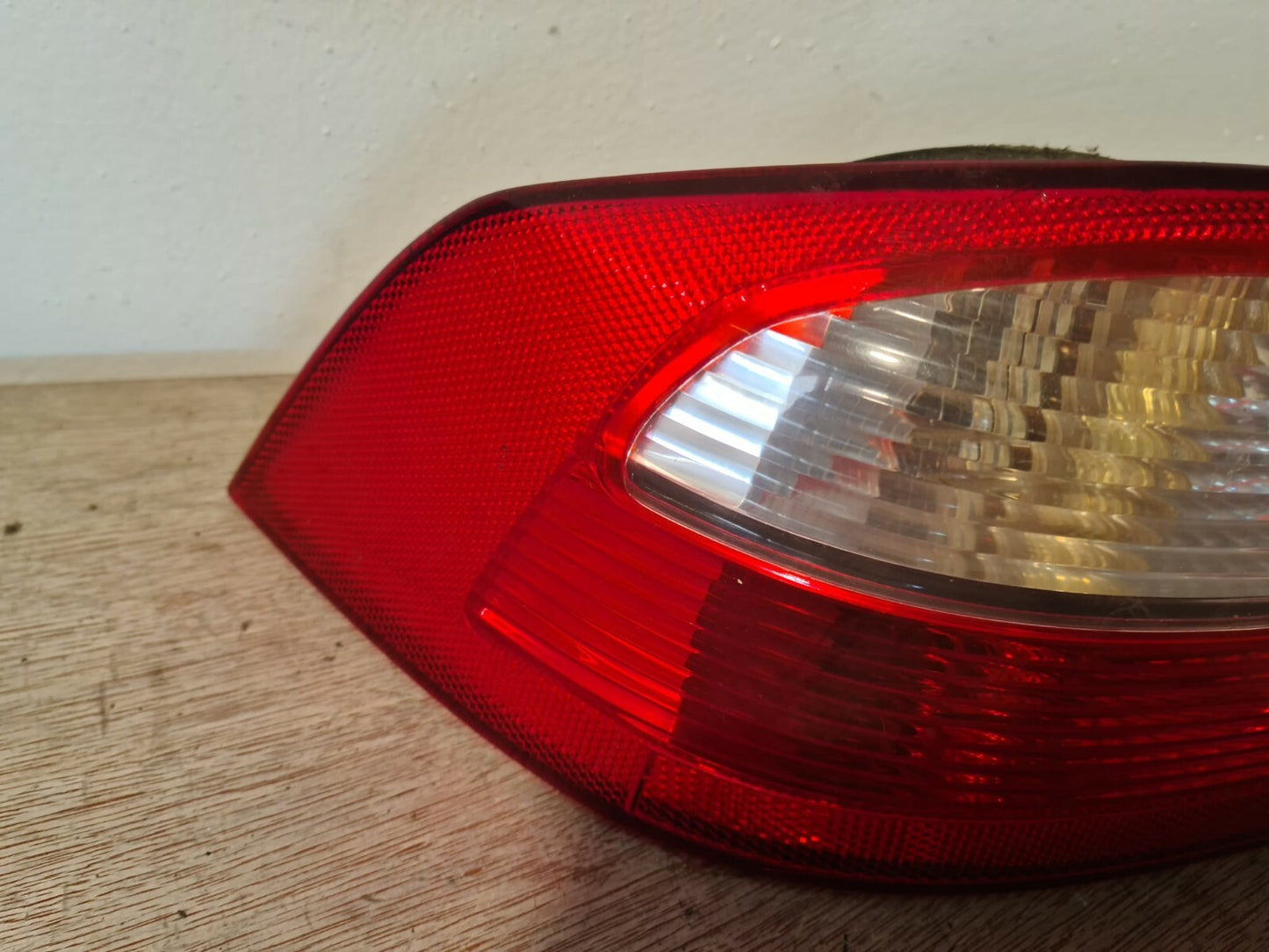 RENAULT LAGUNA II NS OUTER REAR TAIL LIGHT 2002-2004