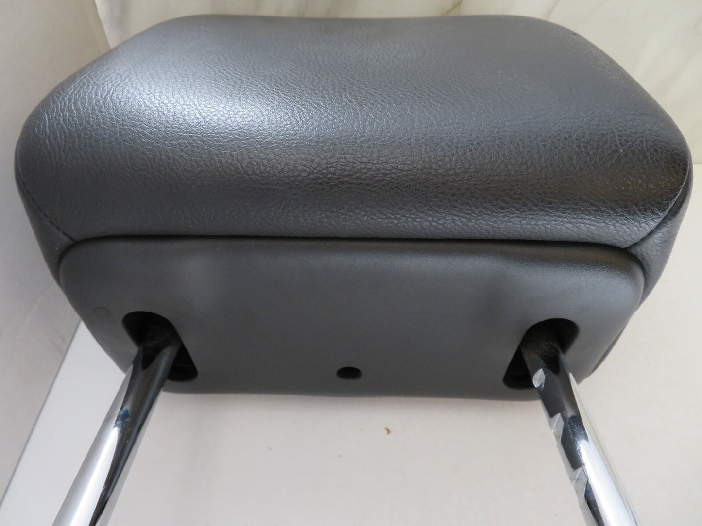 PEUGEOT 307CC FRONT LEATHER HEAD REST 2003-2007 AMS1433
