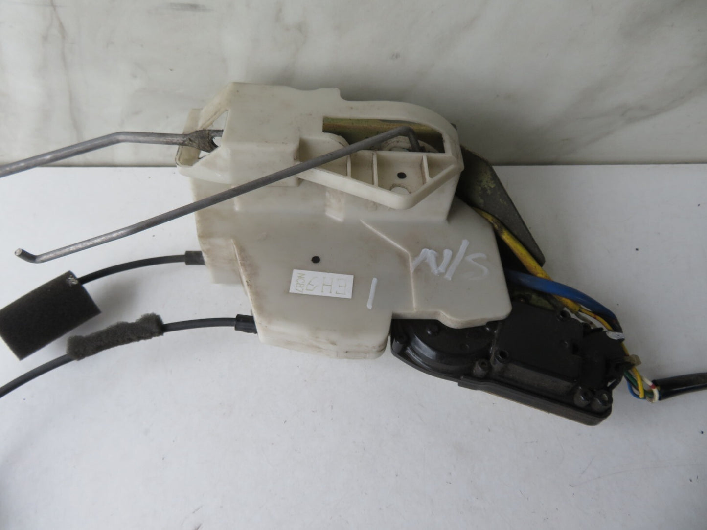 MAZDA MX5 MK2 NS PASSENGER DOOR LOCK CATCH 1998-2004 A1204-1