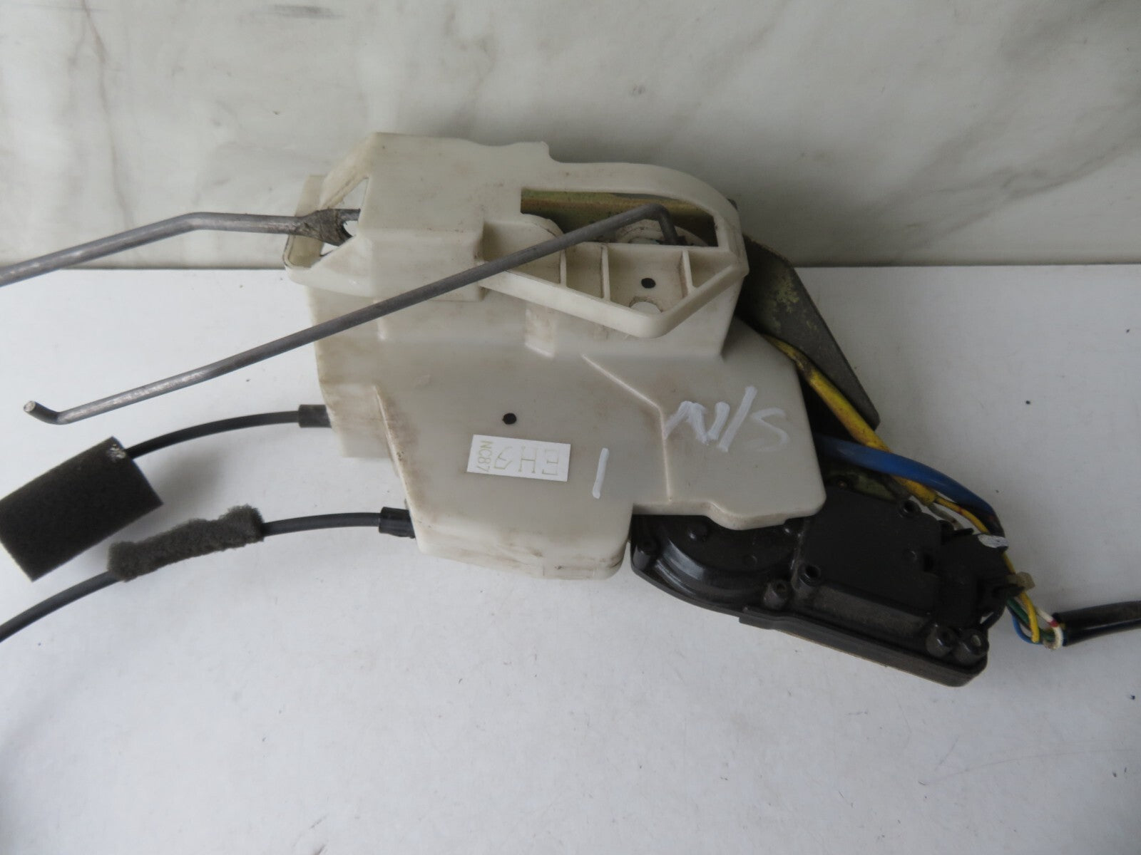 MAZDA MX5 MK2 NS PASSENGER DOOR LOCK CATCH 1998-2004 A1204-1