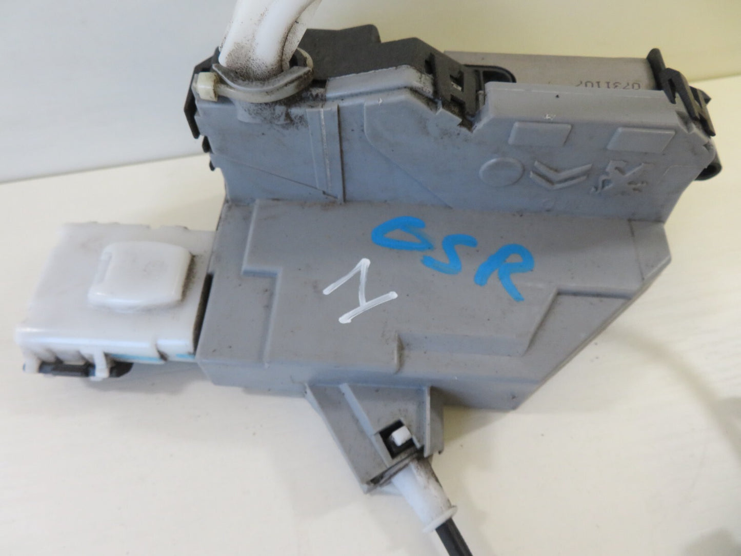 PEUGEOT 308 OSR DOOR LOCK CATCH 2007-2013 1410-1