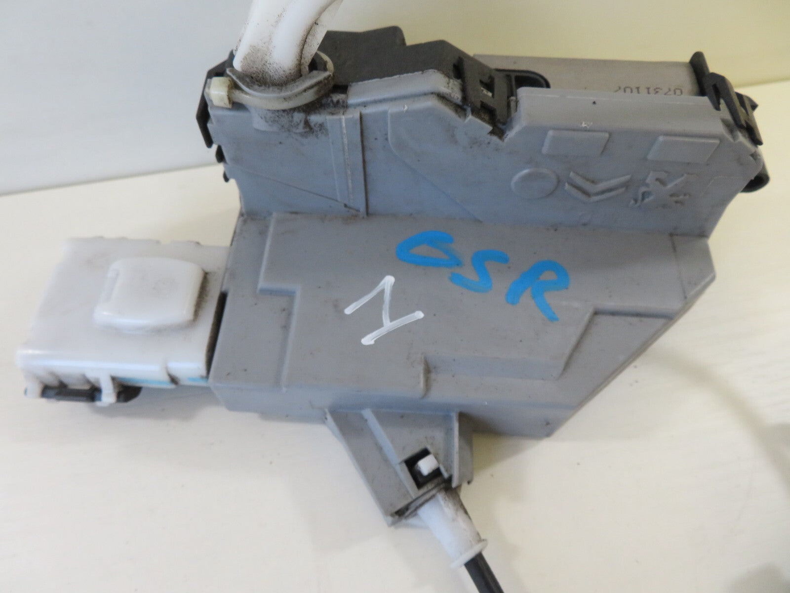 PEUGEOT 308 OSR DOOR LOCK CATCH 2007-2013 1410-1