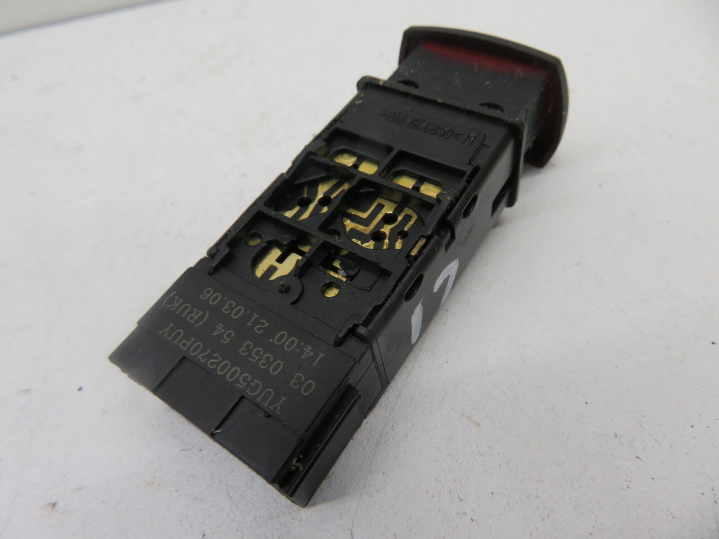 LAND ROVER FREELANDER 1 DESCENT HILL DOWN SWITCH YUG500270 2004-2006 1752-17