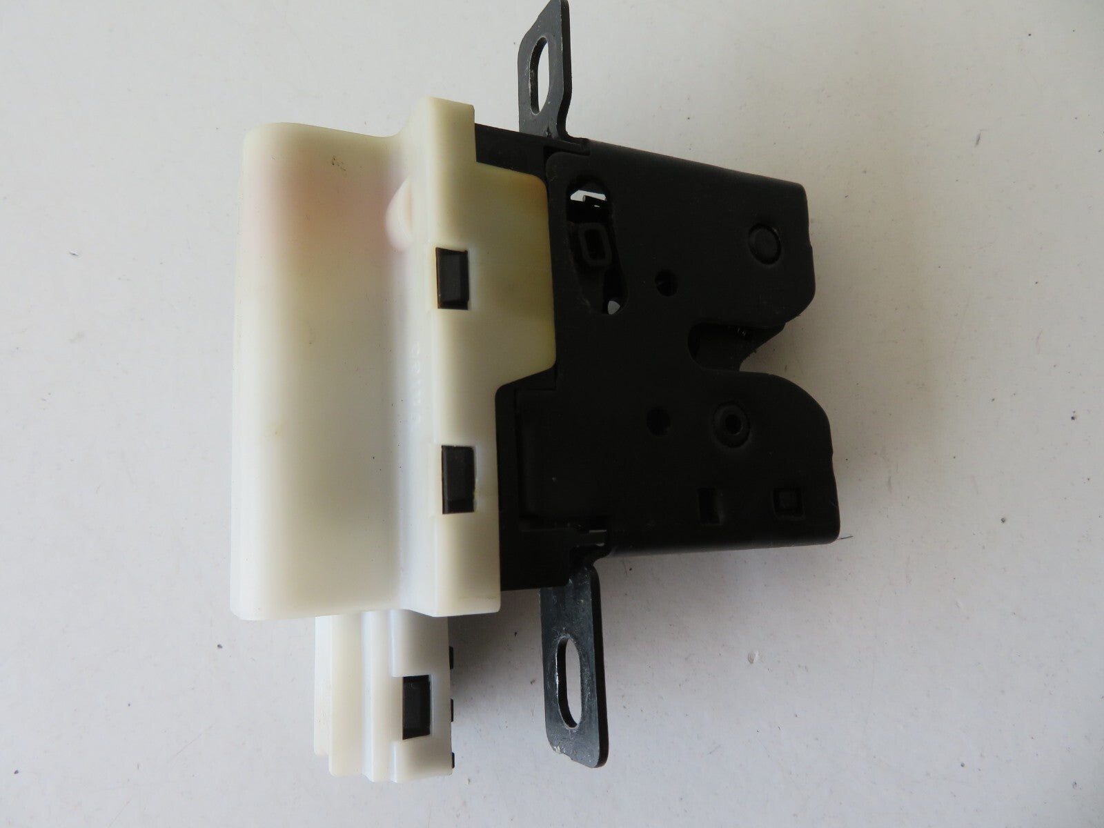 RENAULT SCENIC MK1 BOOT LOCK CATCH 1996-2003 AMS1351