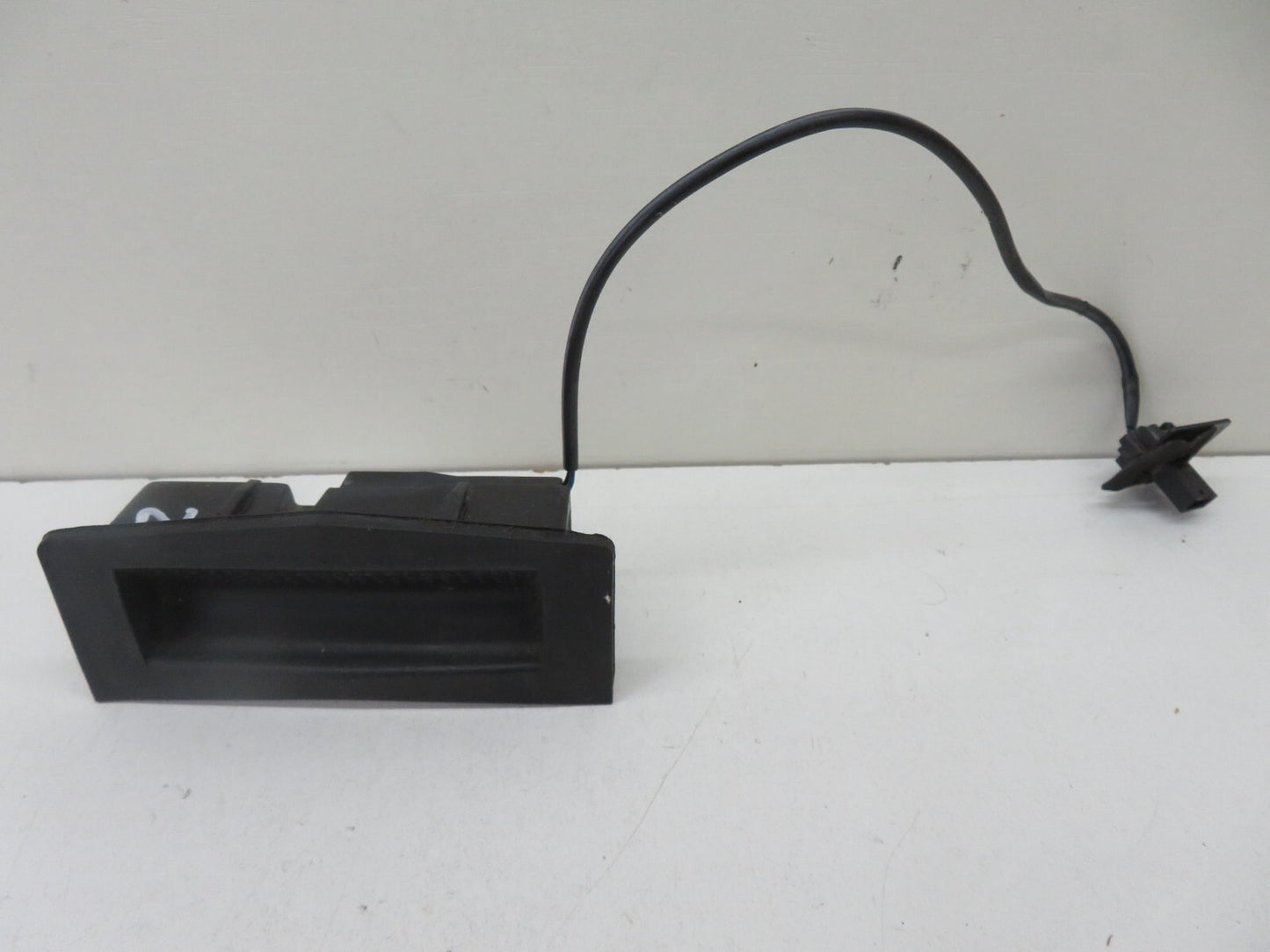 VAUXHALL ASTRA MK5 HATCHBACK BOOT SWITCH 461088395 2004-2010 1049-2