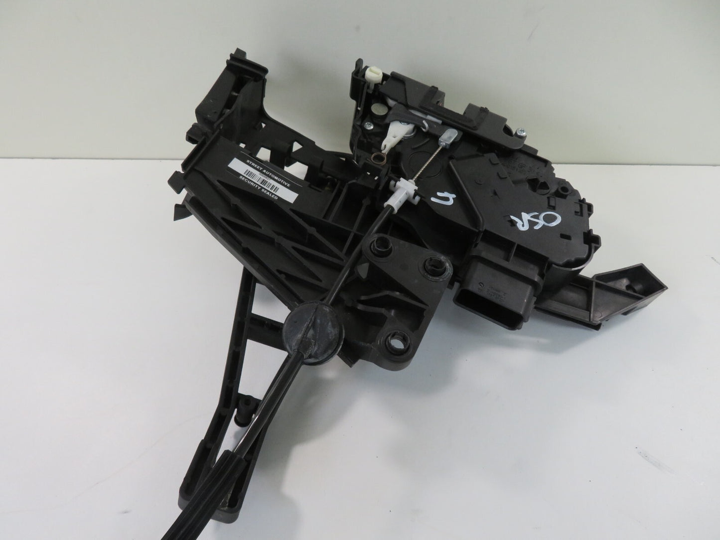 FORD C-MAX OSR RIGHT REAR DOOR LOCK CATCH 3M5A-R26412-ES 2006-2010 1401-4