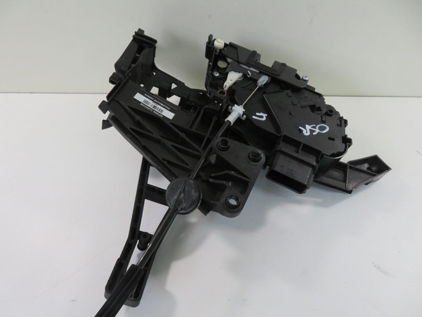 FORD C-MAX OSR RIGHT REAR DOOR LOCK CATCH 3M5A-R26412-ES 2006-2010 1401-4