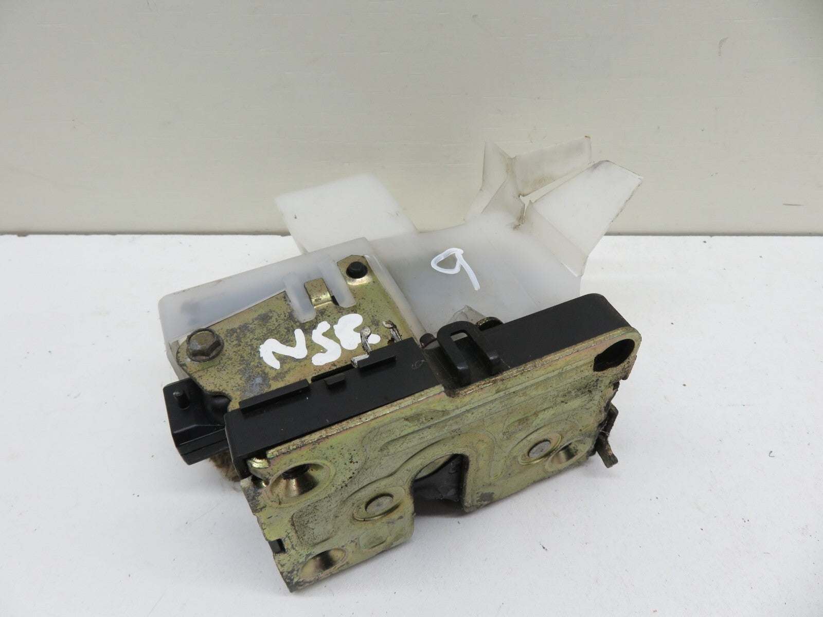 RENAULT ESPACE MK3 NSR LEFT REAR DOOR LOCK CATCH 1996-2002 1508-9