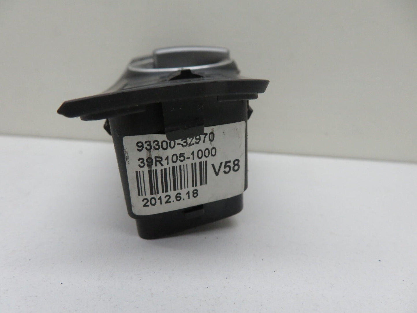 HYUNDAI I40 HEADLIGHT CONTROL SWITCHES 93300-3Z970 2011-2015 A581-12