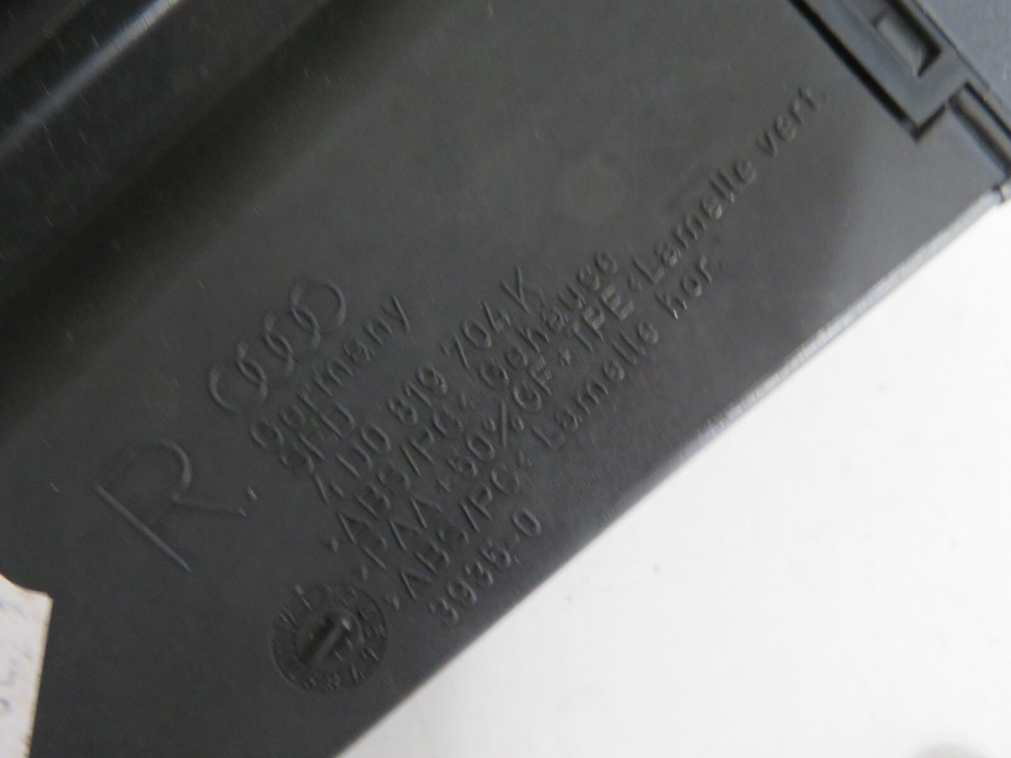 AUDI A8 D2 OSR REAR AIR VENT 4D0819704K 1998-2002 A1652-16