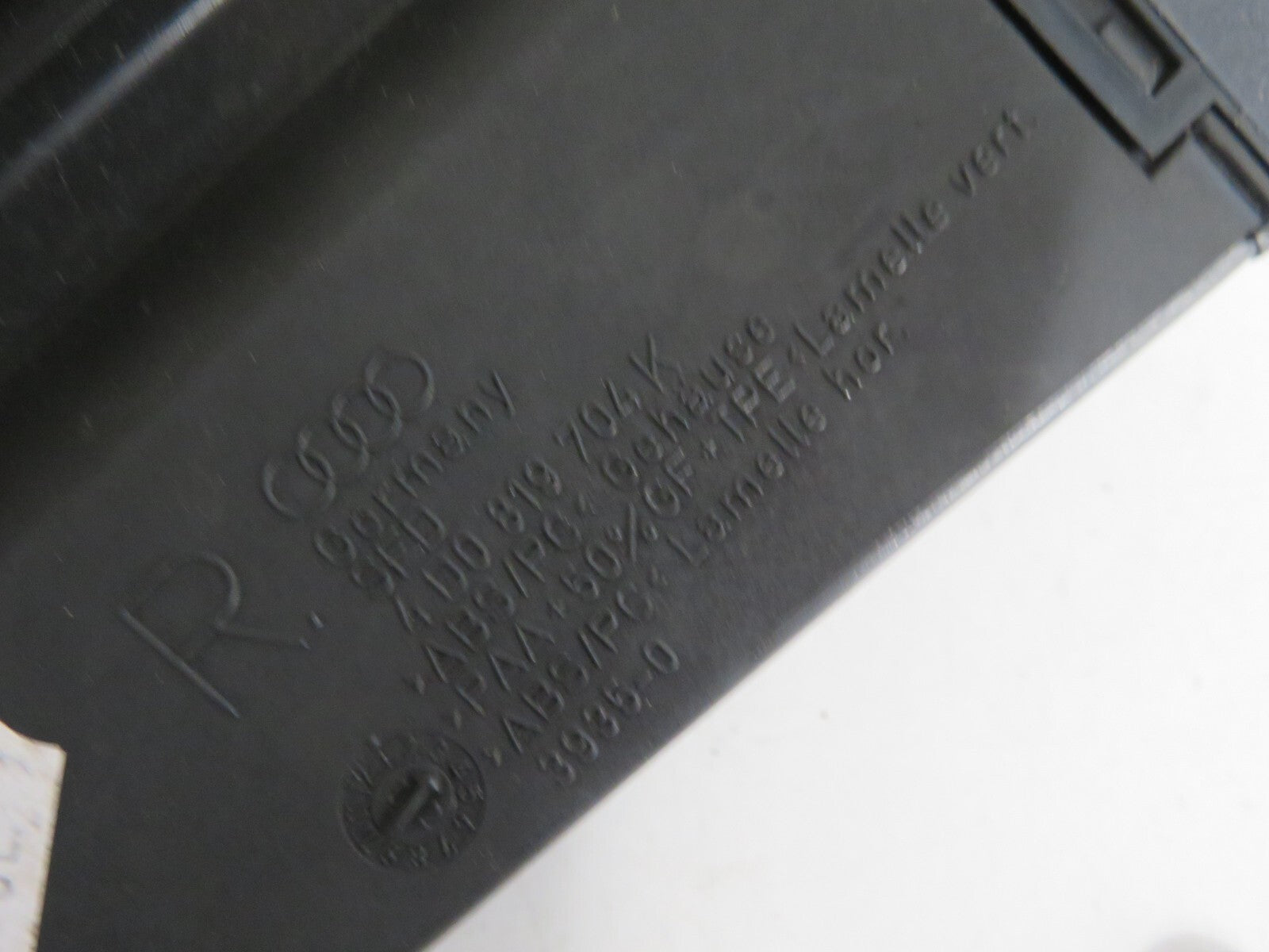 AUDI A8 D2 OSR REAR AIR VENT 4D0819704K 1998-2002 A1652-16