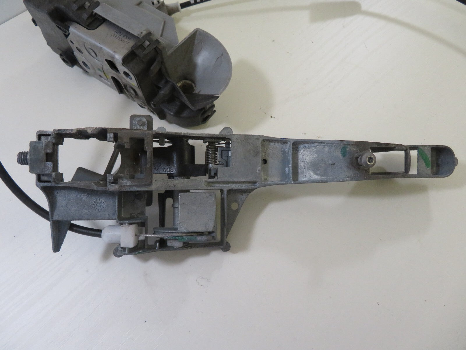 PEUGEOT 308 NSF DOOR LOCK CATCH 2007-2013 1410-2