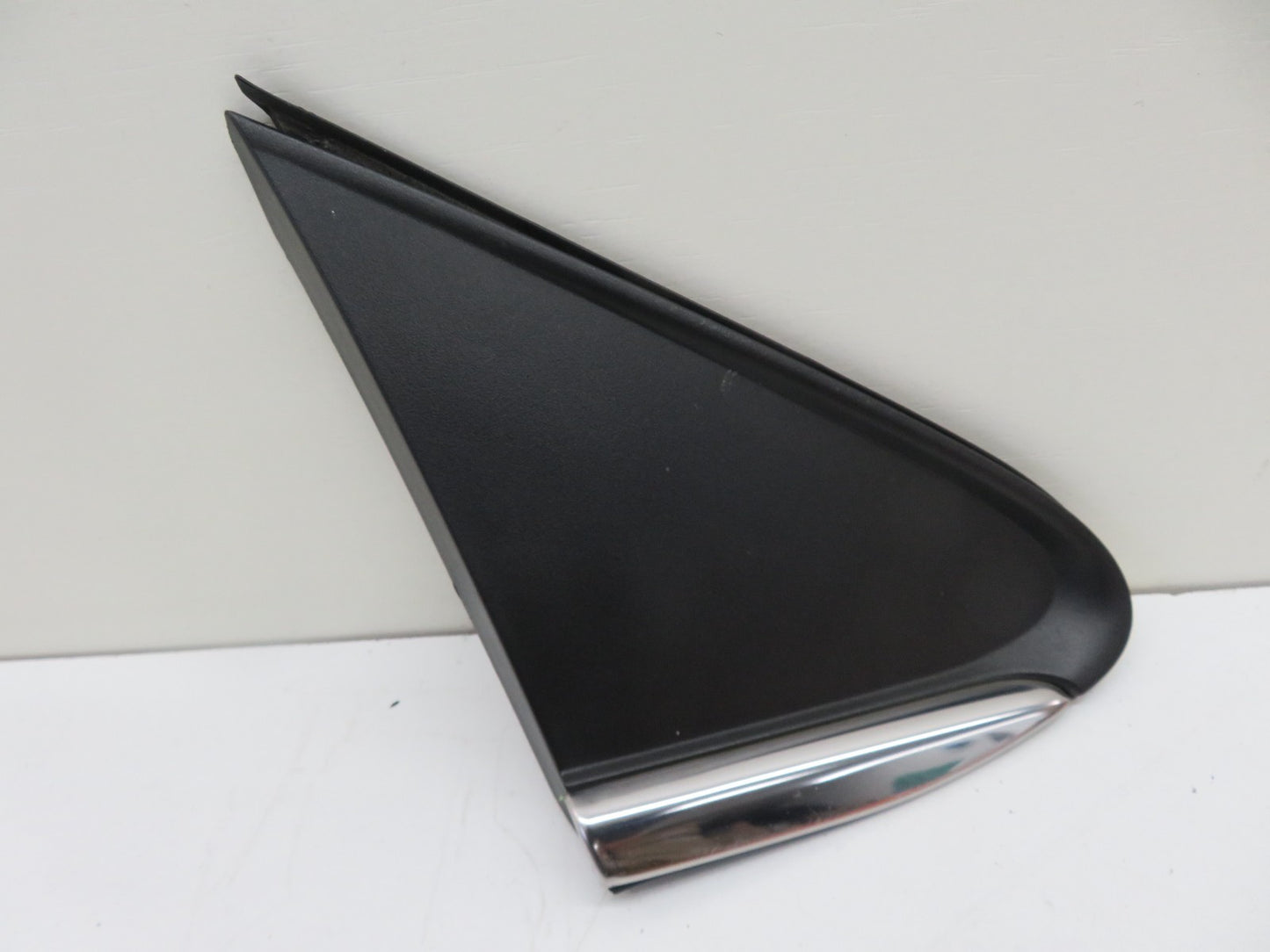 VAUXHALL MOKKA OS DRIVER FRONT QUARTER TRIM 2012-2016 1739-6