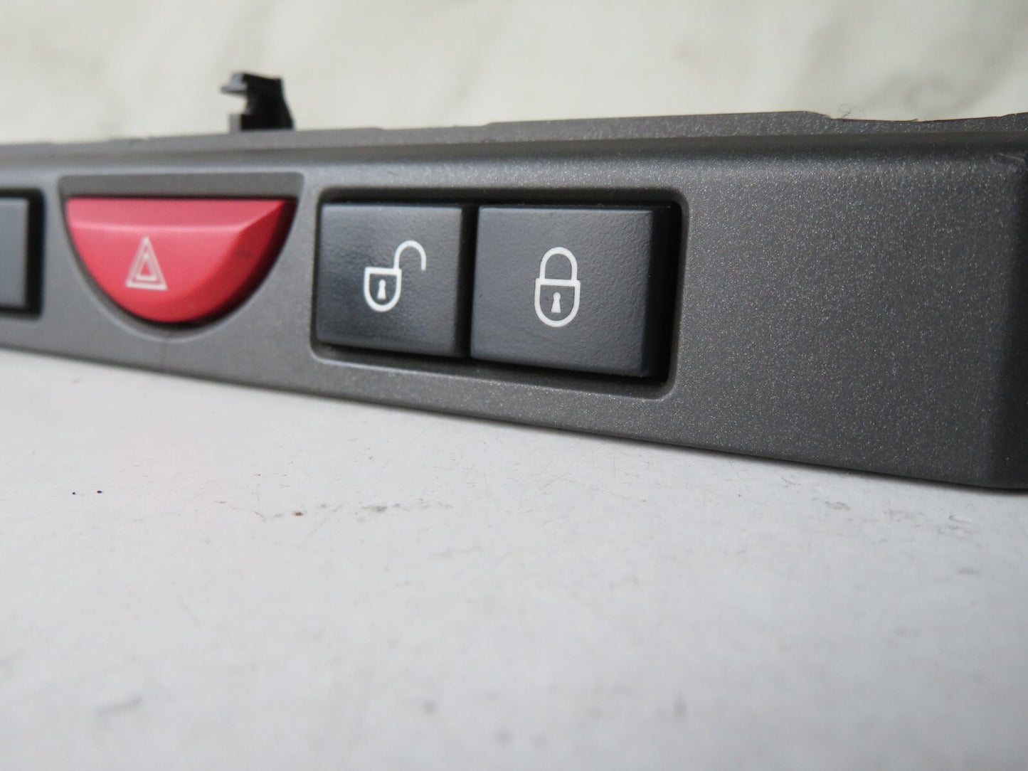 LAND ROVER DISCOVERY 3 HAZARD DOOR LOCK SWITCHES YUL500410 2005-2009 AMS1115-12