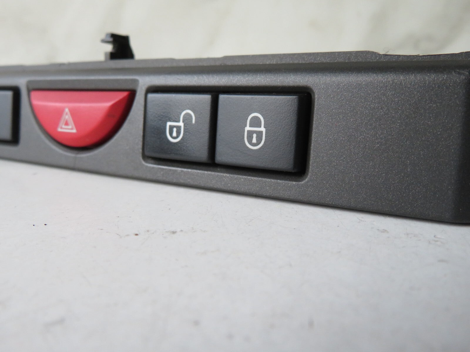 LAND ROVER DISCOVERY 3 HAZARD DOOR LOCK SWITCHES YUL500410 2005-2009 AMS1115-12