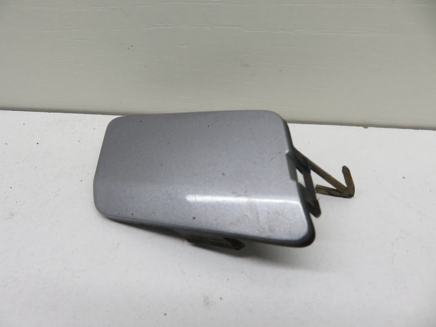 SUBARU FORESTER FRONT BUMPER TOW EYE COVER 57731SC040 2008-2013 A601-8