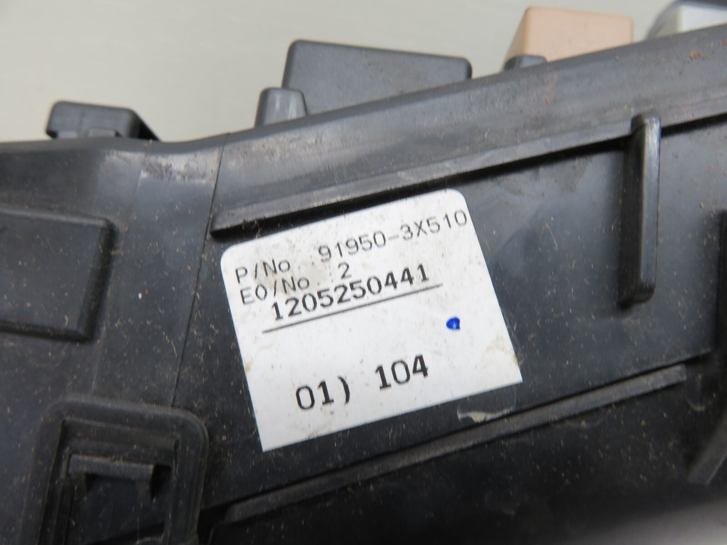 HYUNDAI I40 ENGINE BAY FUSE BOX 84603-3Z410 2011-2015 A581-9