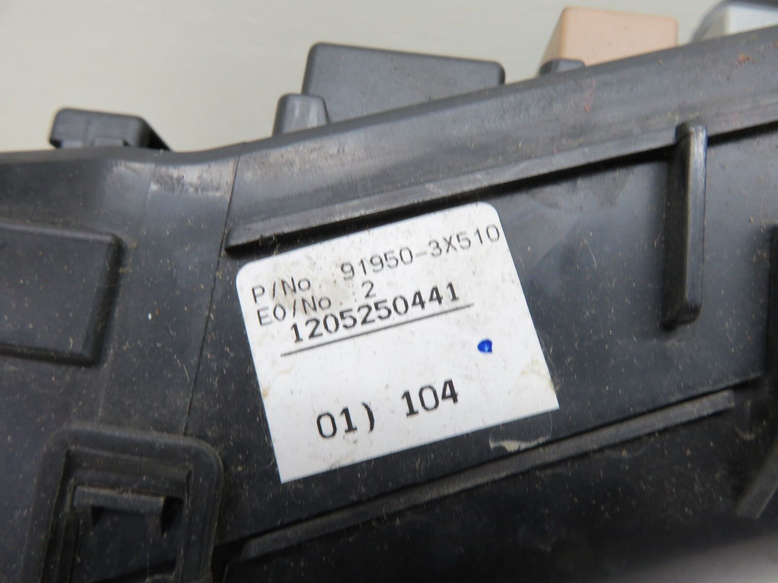 HYUNDAI I40 ENGINE BAY FUSE BOX 84603-3Z410 2011-2015 A581-9