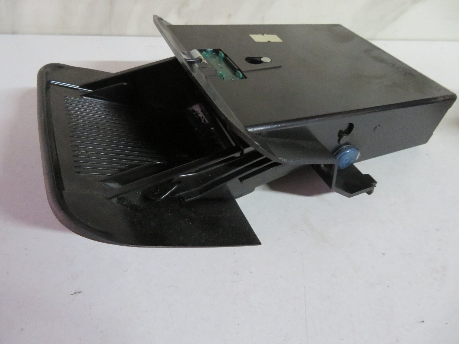 VOLVO C70 INTERIOR ASHTRAY 9158408 1996-2004 AMS1557-5