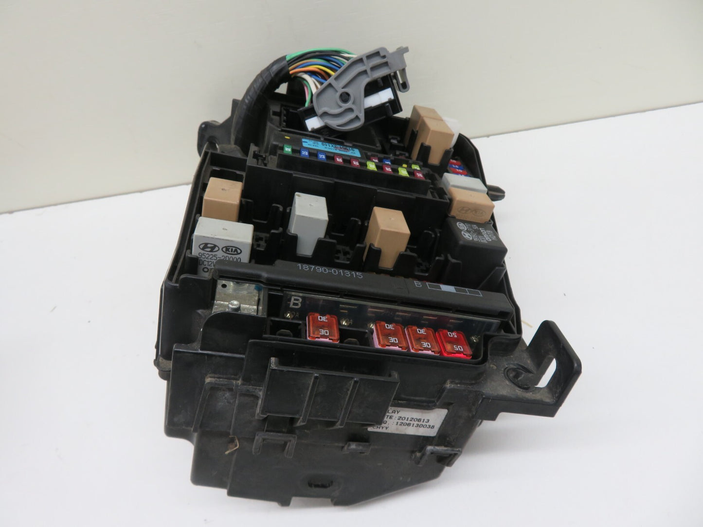 HYUNDAI I40 ENGINE BAY FUSE BOX 84603-3Z410 2011-2015 A581-9